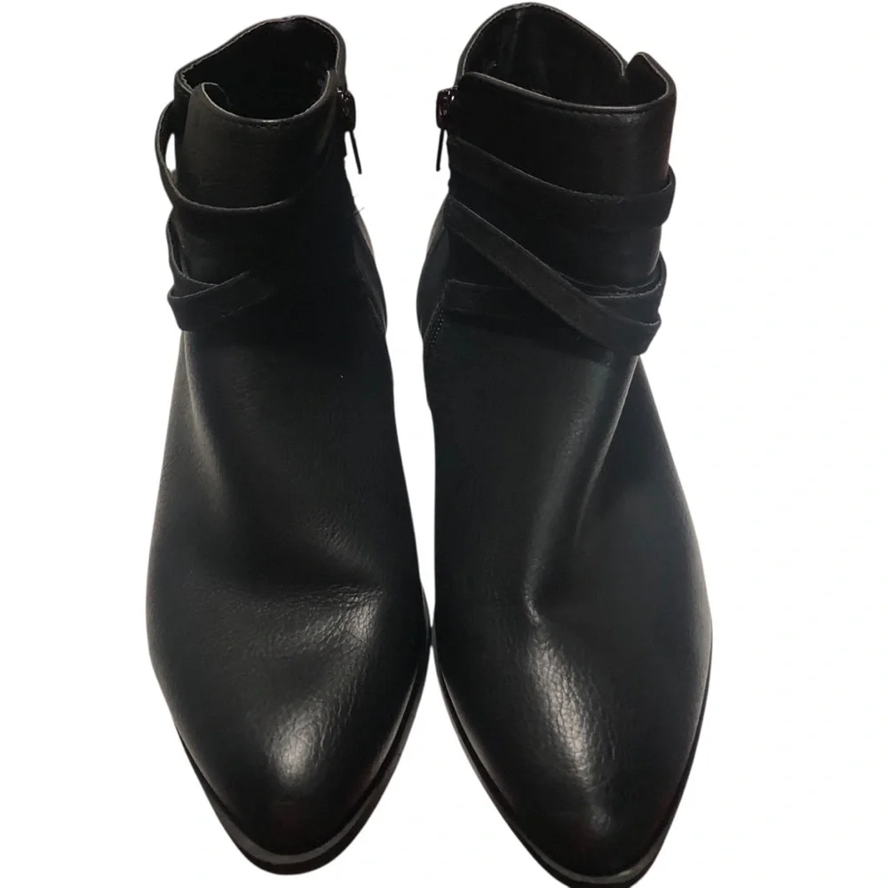 Comfort Est.1946,Size 9W. Black Ankle Boots /Gold Hardware Accents Zipper.